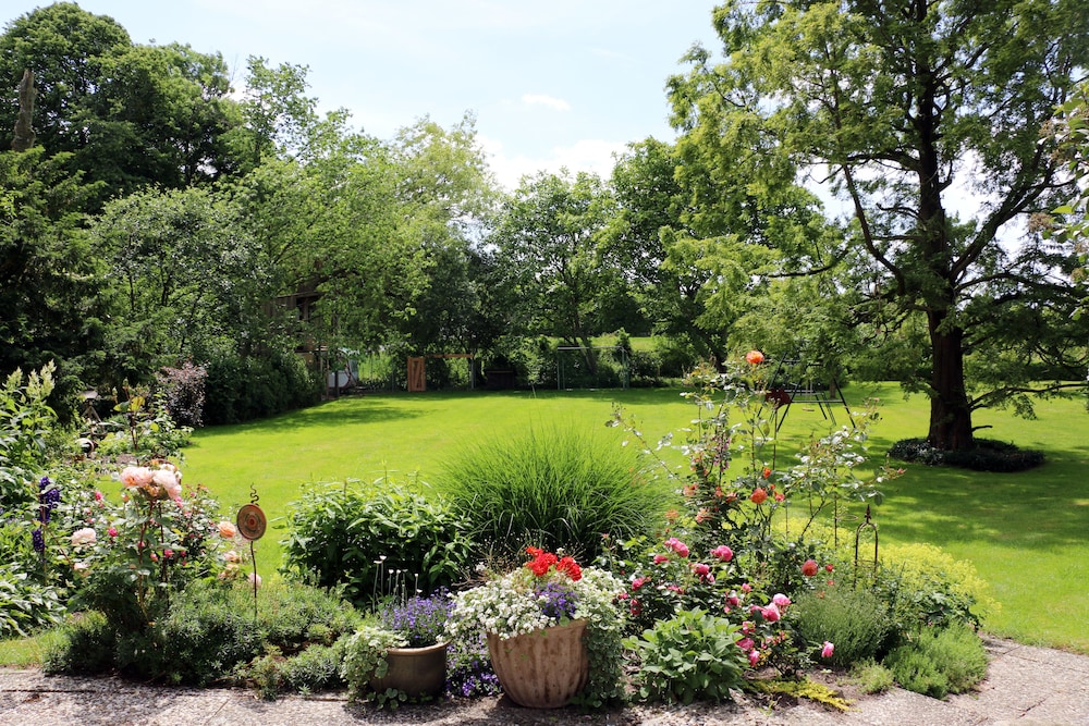 Hof Osterholz — 4-Star Luxury Hotel in Suderbrarup, Germany