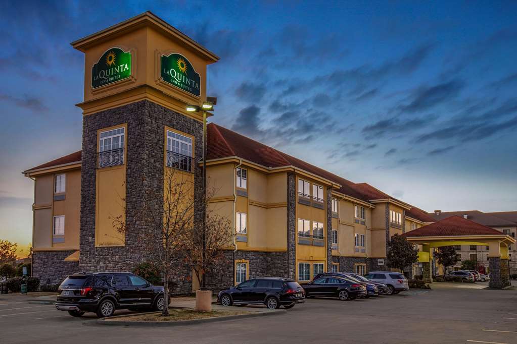 La Quinta Inn & Suites by Wyndham Conway - photo 2