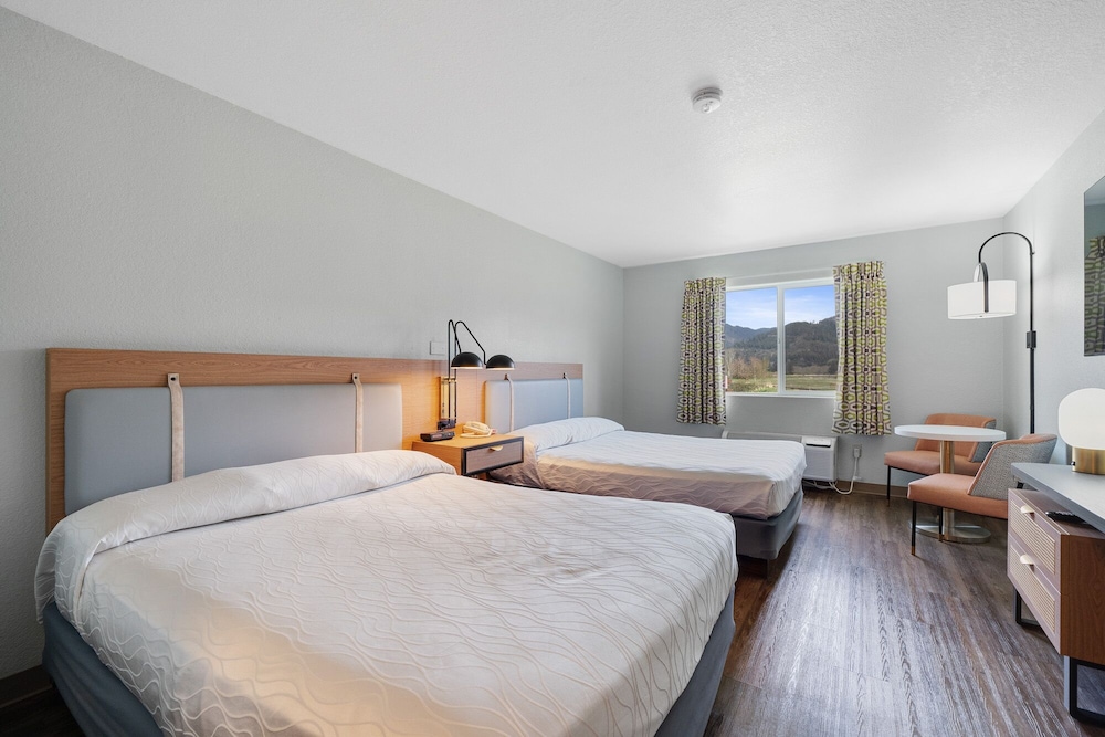 Garibaldi Inn at the Bay - photo 14