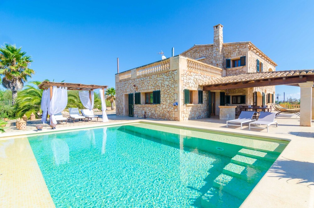 Can Teco in Manacor With 3 Bedrooms and 4 Bathrooms — hotel in Manacor