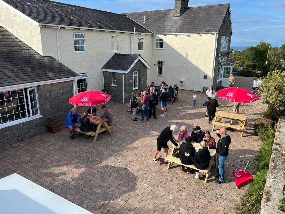 Ty Dderw Country Inn in Moelfre, United Kingdom