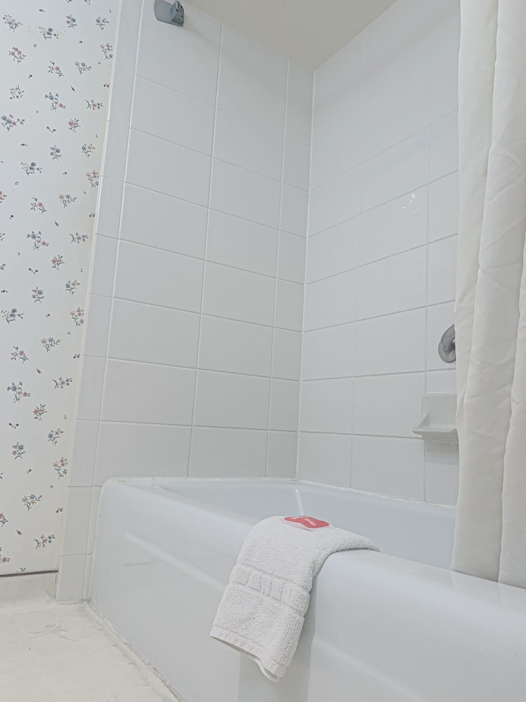 Econo Lodge Inn & Suites Winnemucca - photo 13