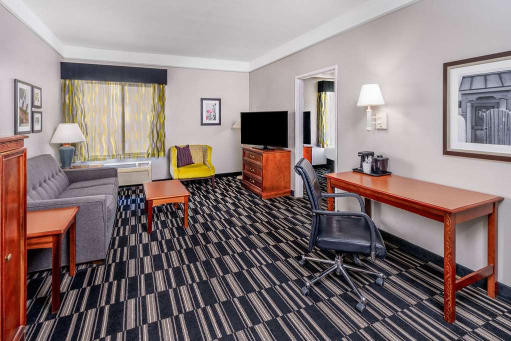 La Quinta Inn & Suites by Wyndham Roswell - photo 23