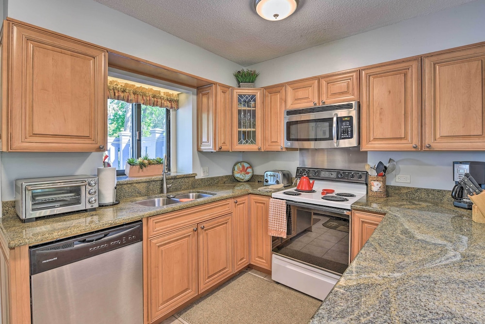 Hilton Head Resort Villa 200 Yards From Beach - photo 9