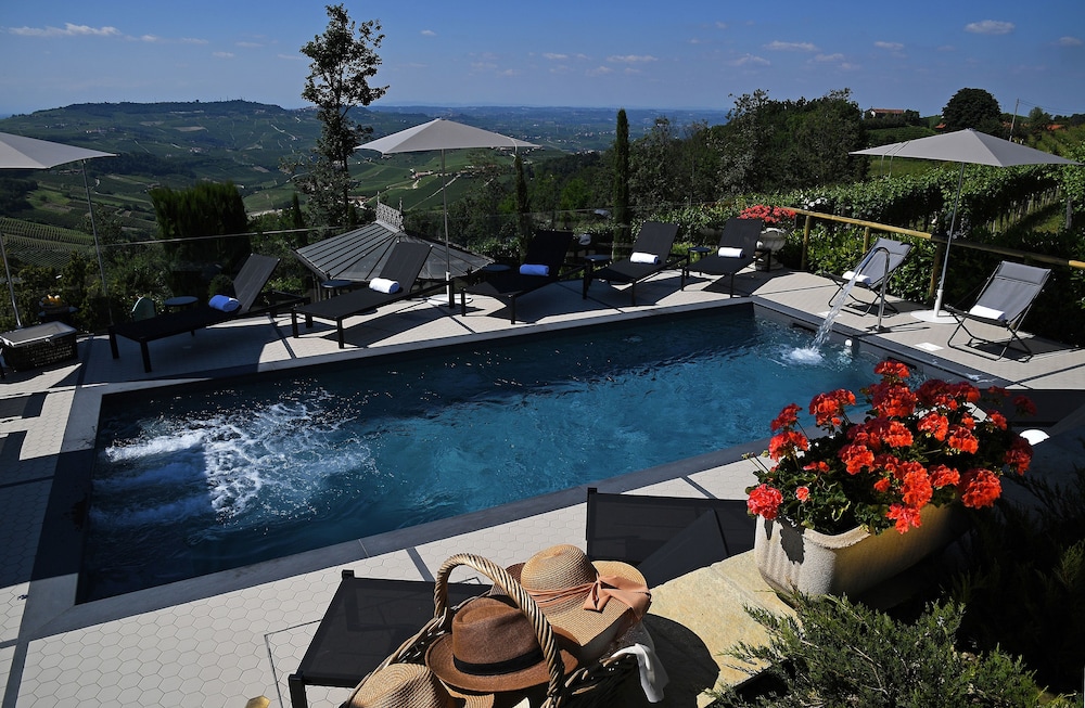 La Ribezza Boutique Hotel — Monforte D Alba