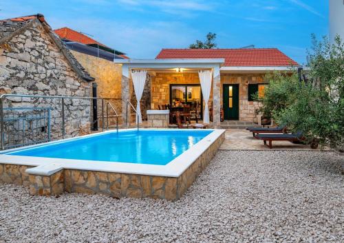 Villa Romantic Oasis — 4-Star Luxury Hotel in Primosten, Croatia