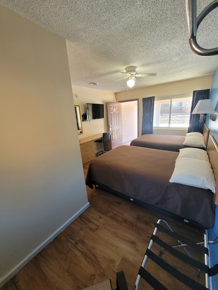 Economy Inn Sylva - photo 17