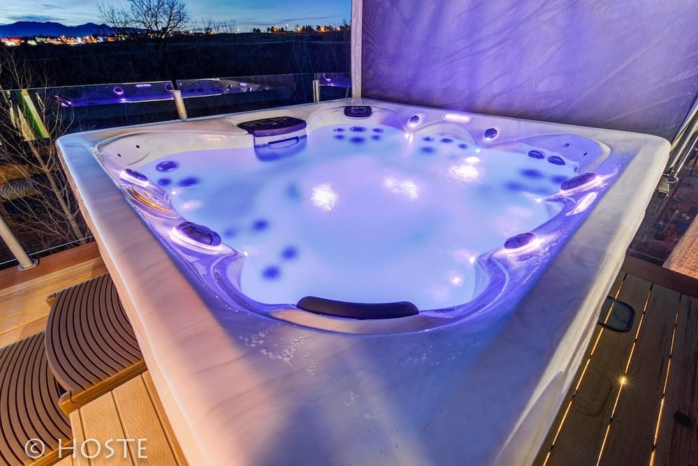 5Br Mtn Views Family Getaway Hot Tub - photo 12