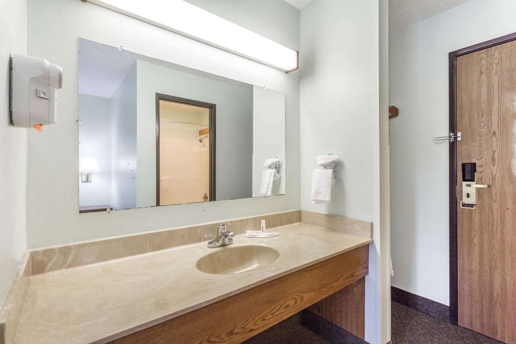 Super 8 by Wyndham Gallipolis Pt Pleasant Area - photo 6