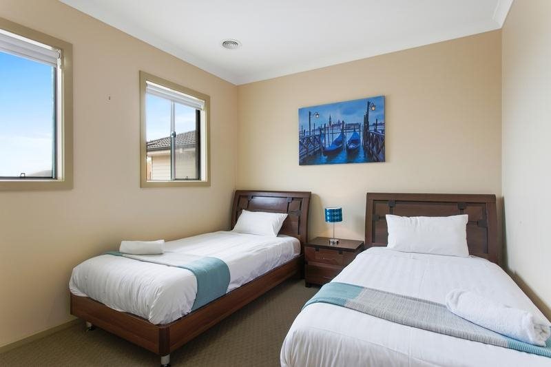 Wyndham Harbour Villa — 4-Star Luxury Hotel in Werribee South, Australia