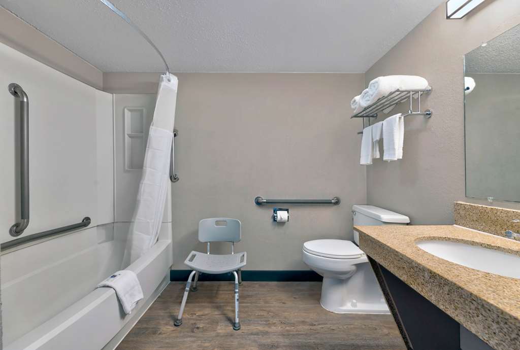 Motel 6 Oak Creek WI - photo 18