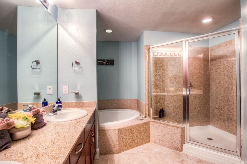 Laketown Wharf Resort by Aneliya's Rentals - photo 711