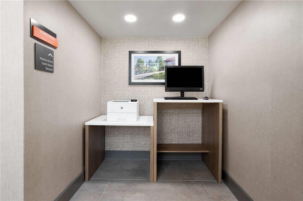 La Quinta Inn & Suites by Wyndham Raleigh Cary - photo 35