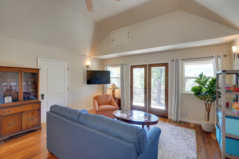 Colfax Getaway with Hot Tub Mountain Views in Colfax, United States