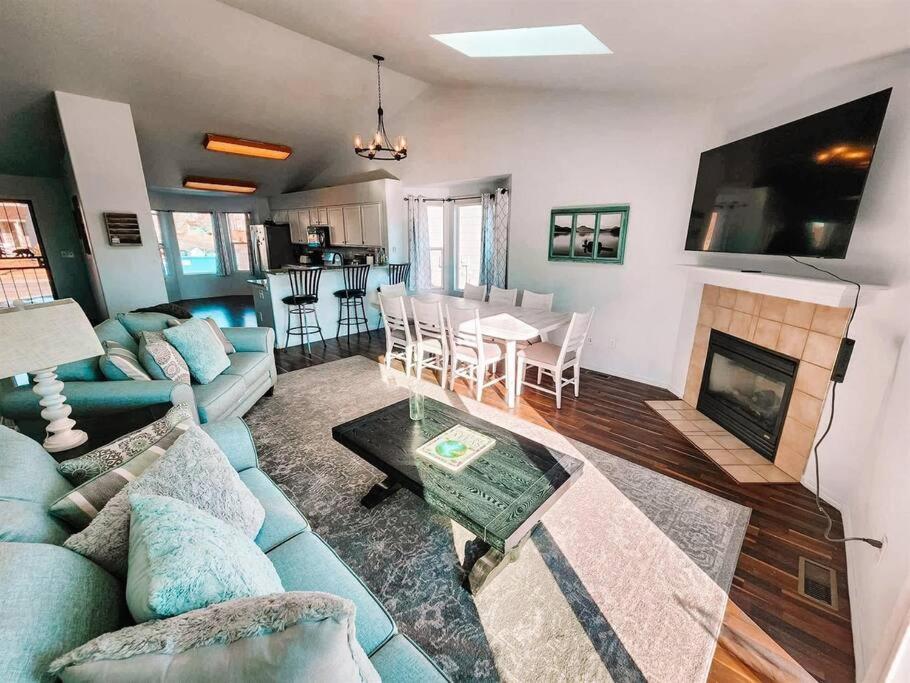 Pet Friendly 3 King Beds Sleeps 14 Game room Near in Colorado Springs, United States