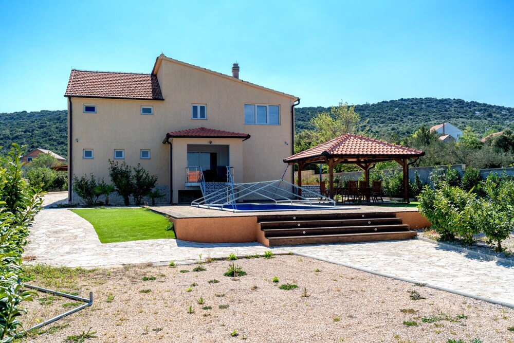 Villa Julija — 4-Star Luxury Hotel in Vodice, Croatia