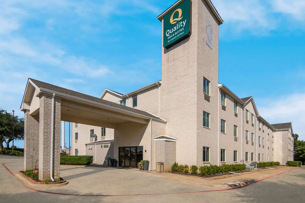 Quality Inn & Suites Roanoke Fort Worth North in Roanoke, United States