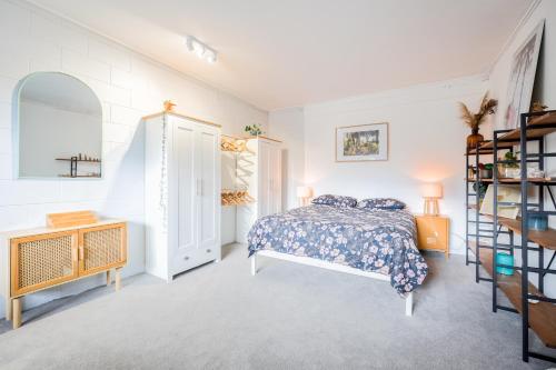 Elegant House Where you Call it Home in Northcote — 4-Star Luxury Hotel in Auckland, New Zealand