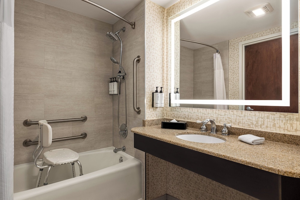 Crowne Plaza Edison by IHG - photo 15
