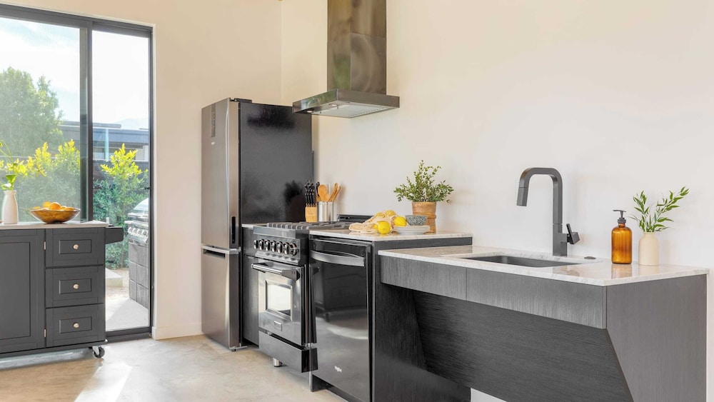 Blackhaus Suites by AvantStay - photo 25