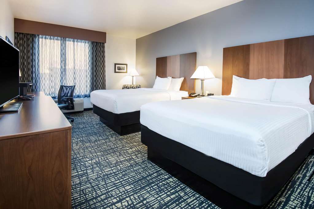 La Quinta Inn & Suites by Wyndham Morgantown - photo 34