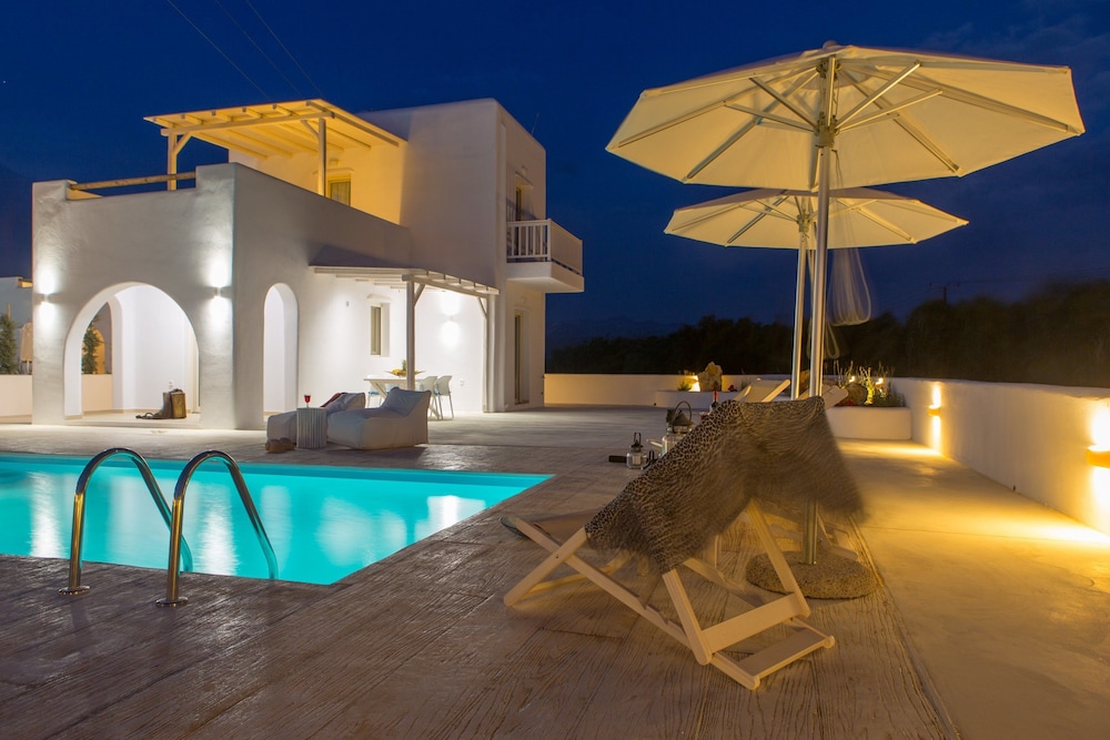 Naxian Lounge Villas — 4-Star Luxury Hotel in Naxos, Greece