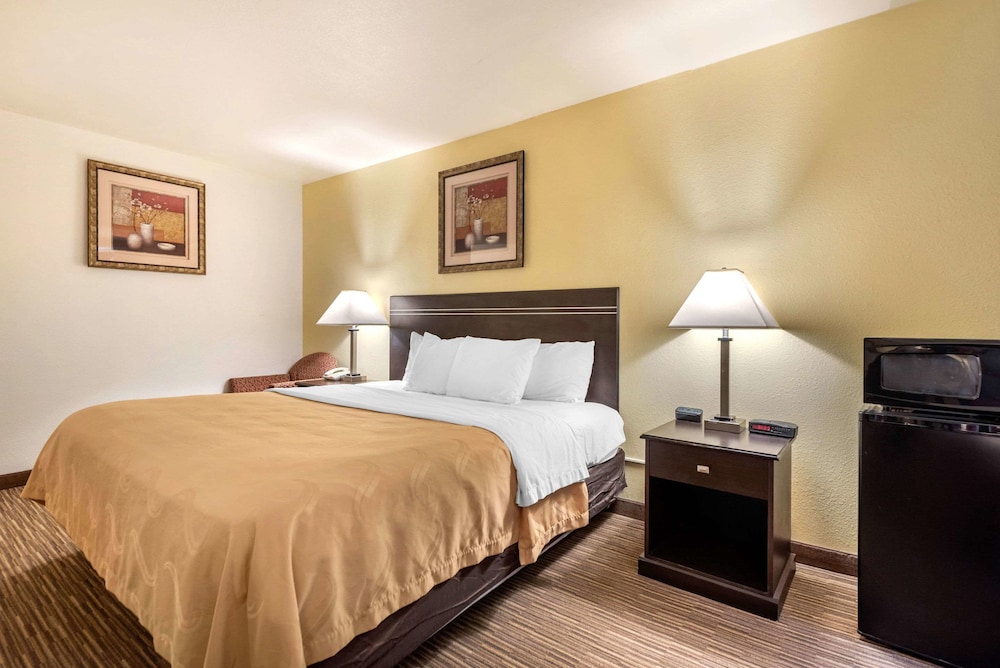 Quality Inn & Suites Limon - photo 11
