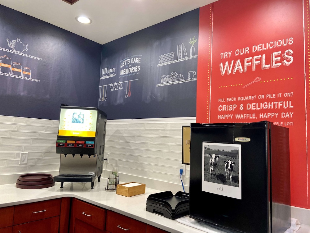 Hampton Inn & Suites Knoxville Downtown - photo 18
