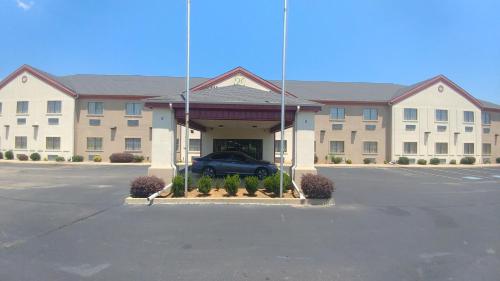 HiWay Inn Express Hotel & Suites - photo 4