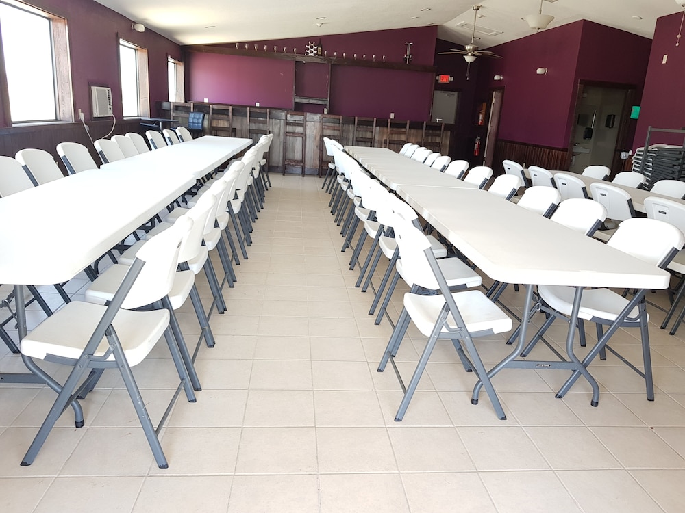 Le Mars Inn & Suites - photo 41