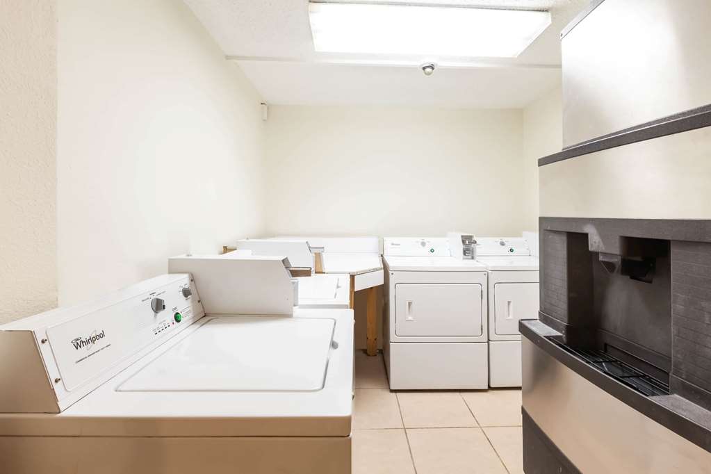Super 8 by Wyndham Beaumont I 10 South College St - photo 27