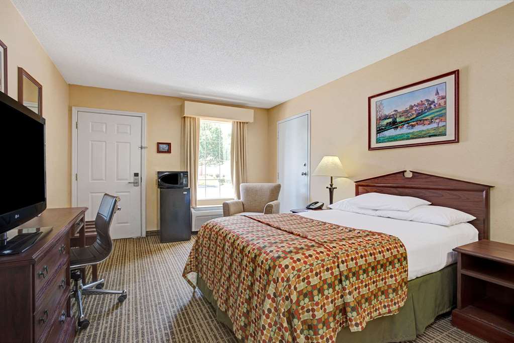 Baymont by Wyndham Smithfield - photo 6