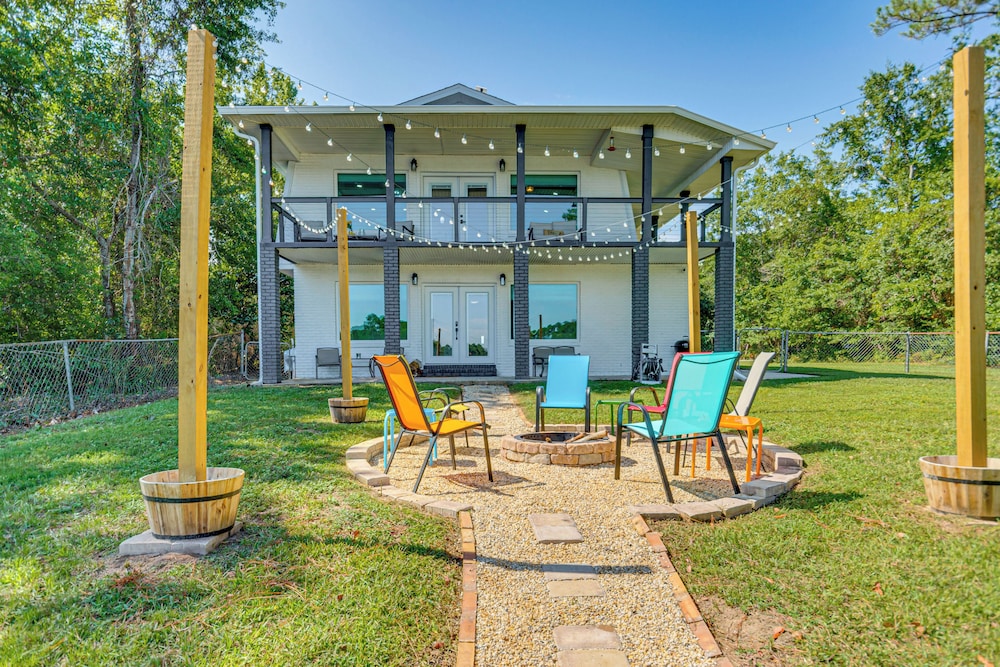 Bayfront Milton Retreat With Dock & Game Room in Milton, United States