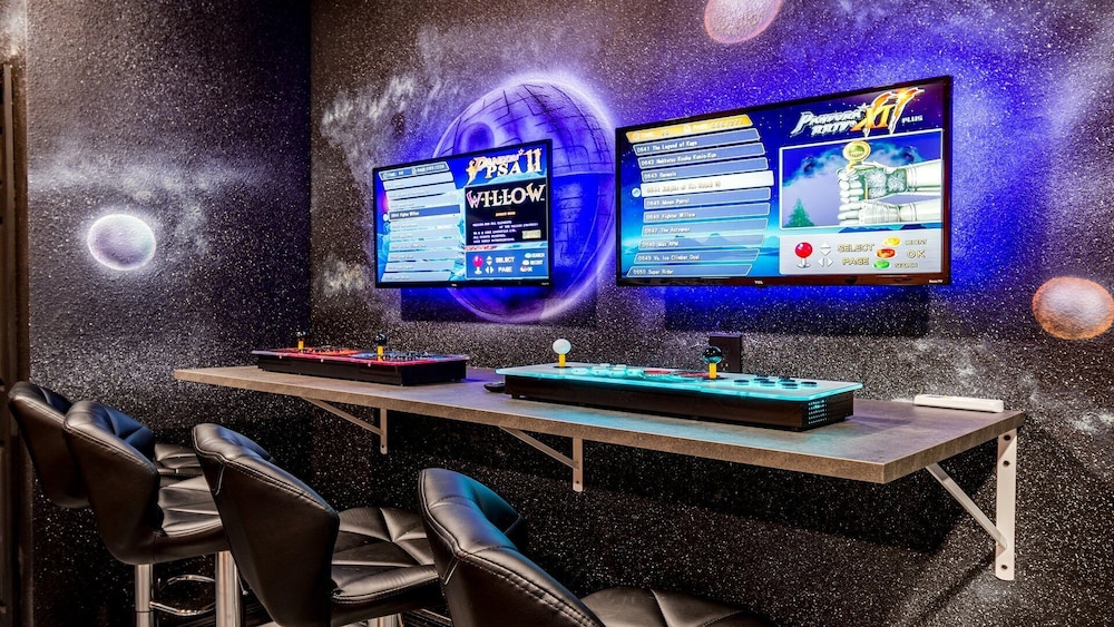 Family friendly Oasis With Game Room & Pool - photo 20