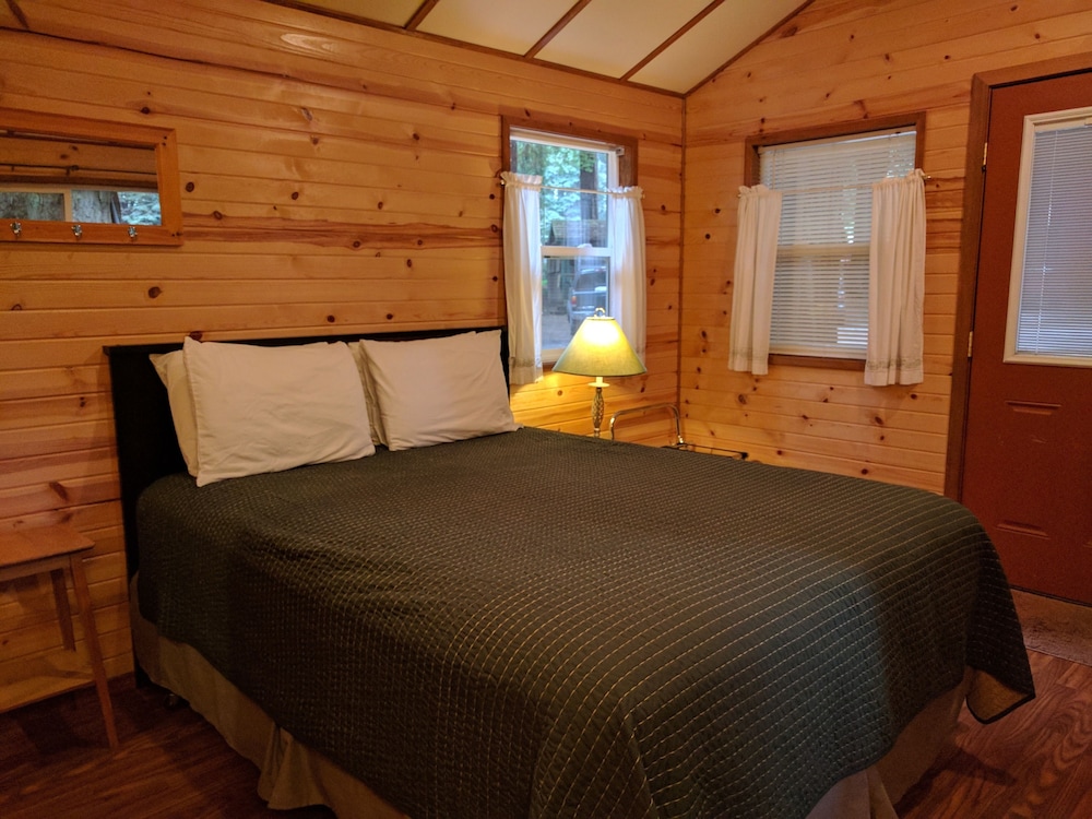 Emerald Forest Cabins - photo 22