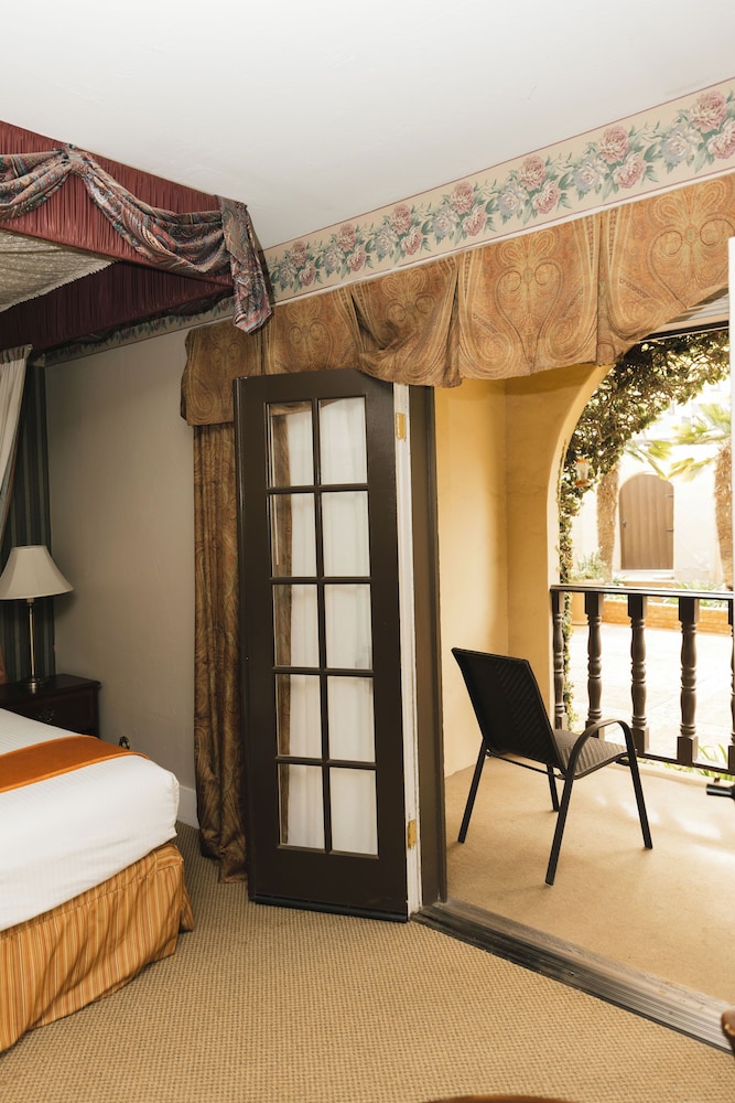 Historic Santa Maria Inn - photo 27