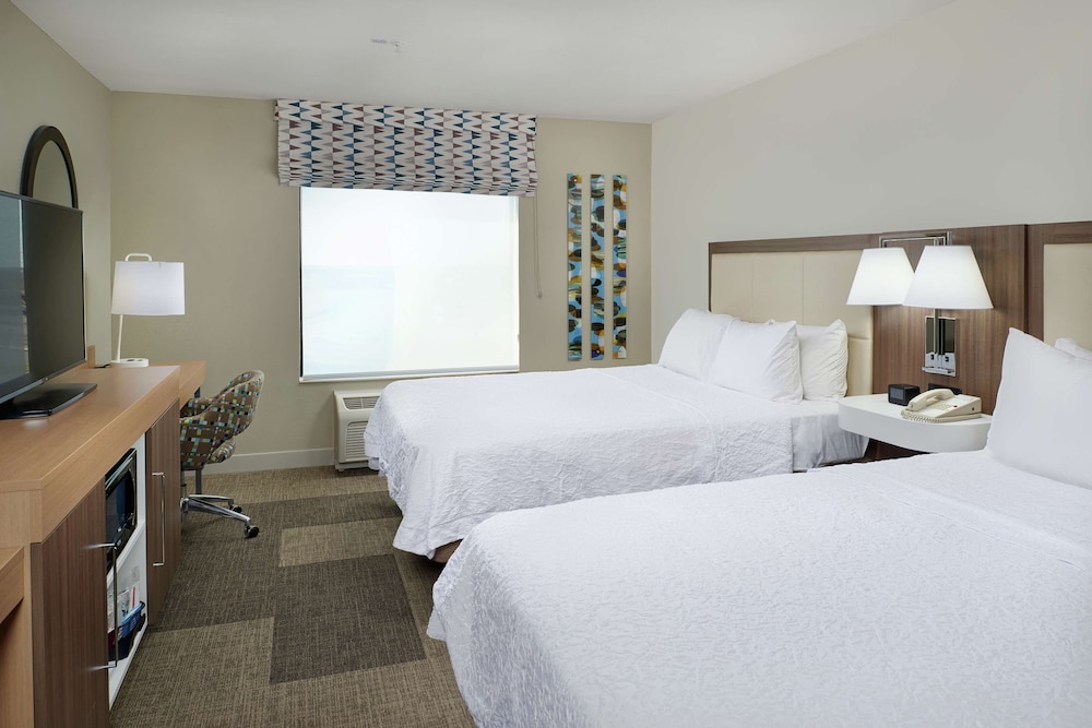 Hampton Inn & Suites Rogers - photo 17