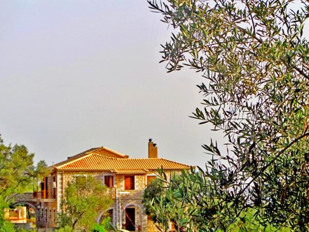 Menina Farm — 4-Star Luxury Hotel in Kalamata, Greece