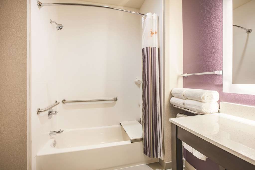 La Quinta Inn & Suites by Wyndham Dallas Plano The Colony - photo 11