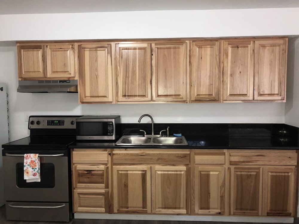 Cedar Inn & Suites - photo 28