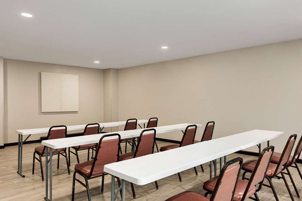 Days Inn by Wyndham Hillsboro - photo 27