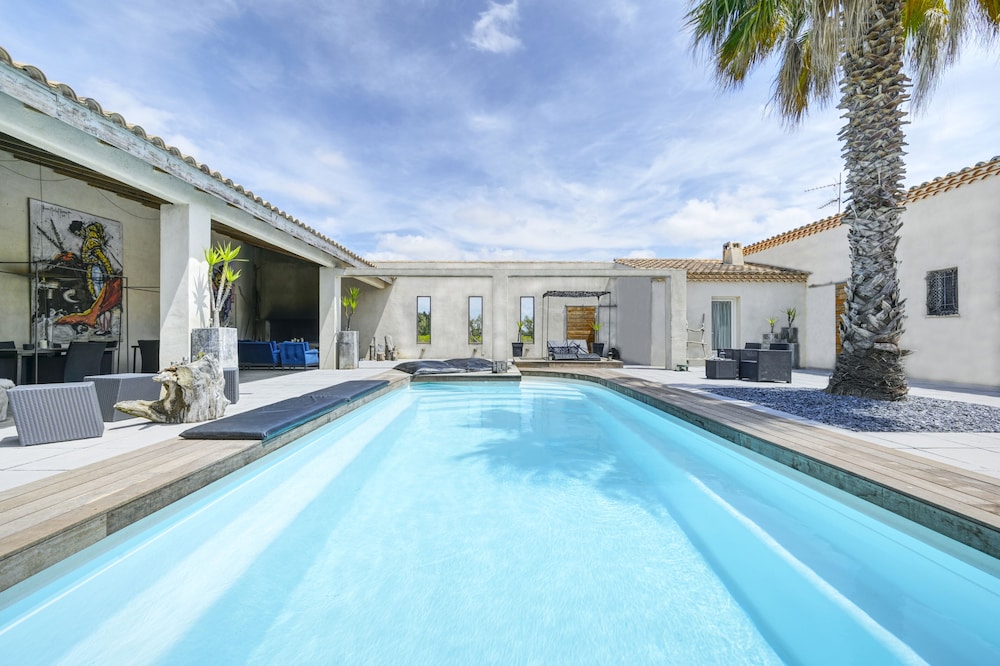Mas Sainte Marie Suites Jacuzzi Privé — hotel in Aigues-Mortes
