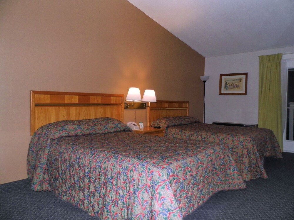 Bradford Inn & Suites - photo 13