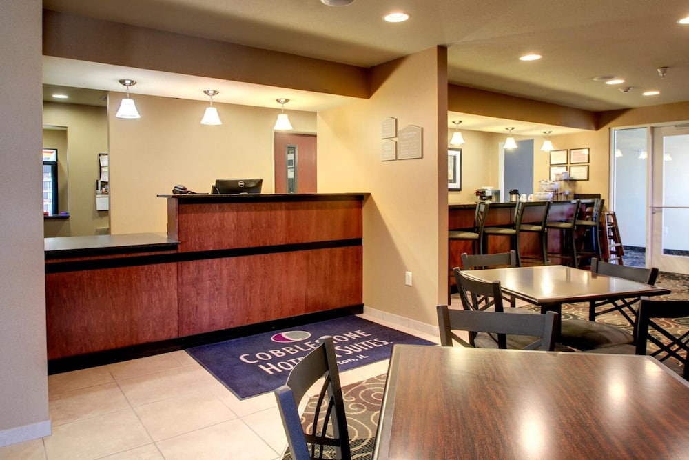 Cobblestone Hotel & Suites Newton - photo 4