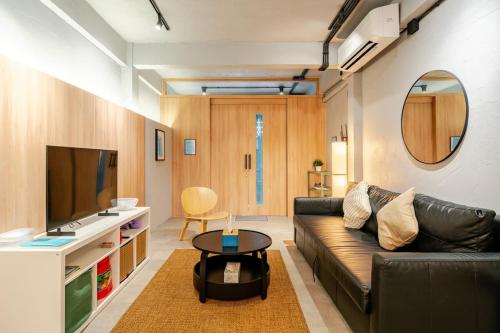 Rare Bangkok Townhouse Perfect for Groups 8 mins to Train
