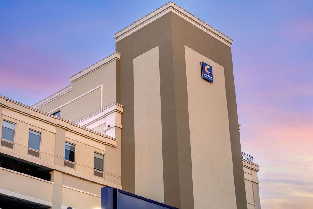 Comfort Inn & Suites Newark Liberty International Airport - photo 4