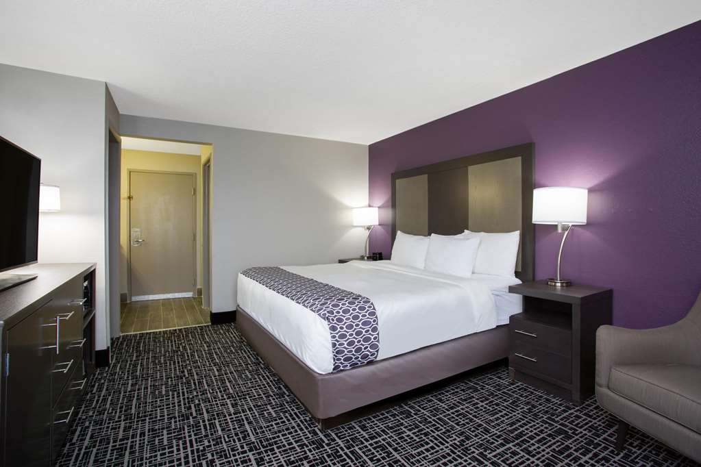 La Quinta Inn & Suites by Wyndham Roanoke Salem - photo 20
