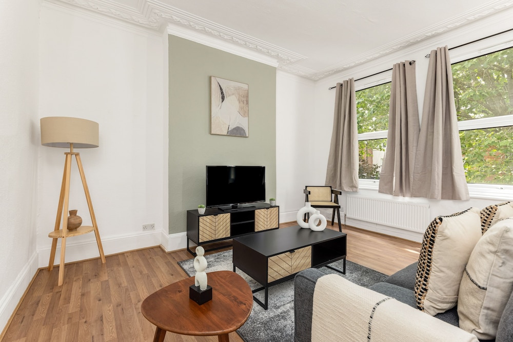 The Acton Collection — 4-Star Luxury Hotel in London, United Kingdom