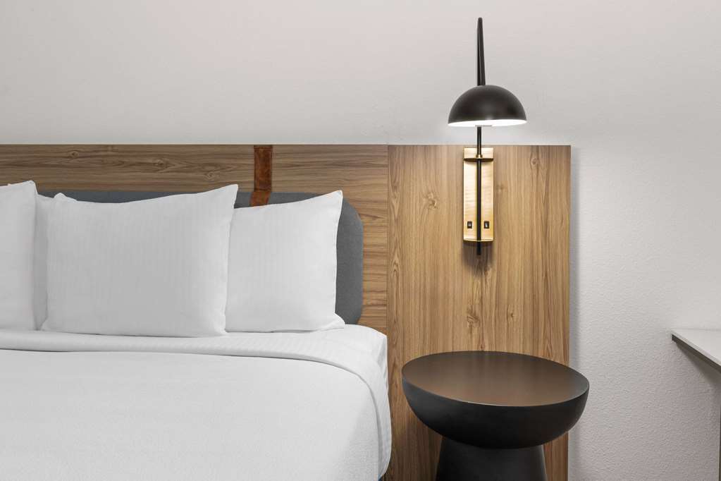 La Quinta Inn & Suites by Wyndham El Paso East Loop 375 - photo 34