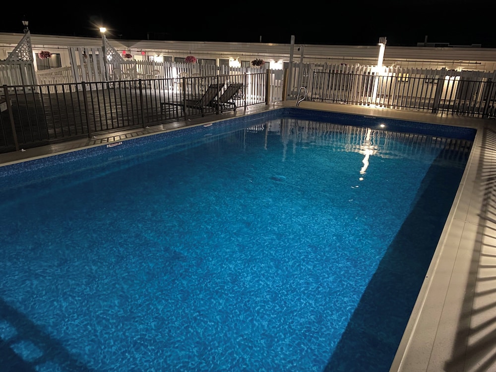 Hampton Harbor Motel - photo 25